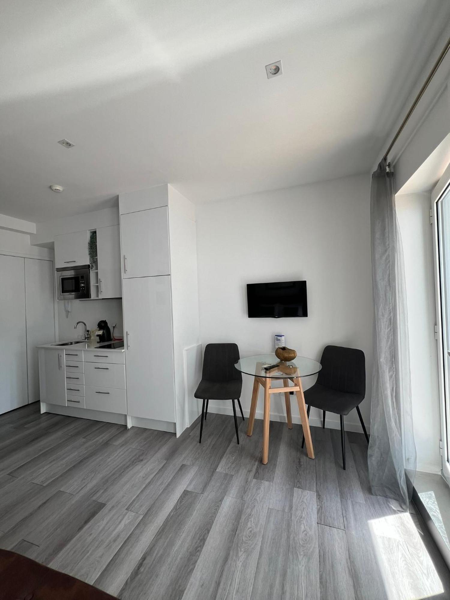 Almada Studios & Suites ポルト エクステリア 写真
